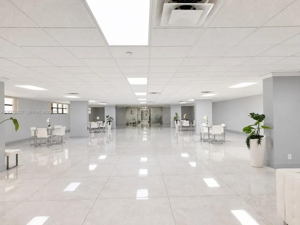 600 Parkview Dr #224 Hallandale Beach, FL 33009