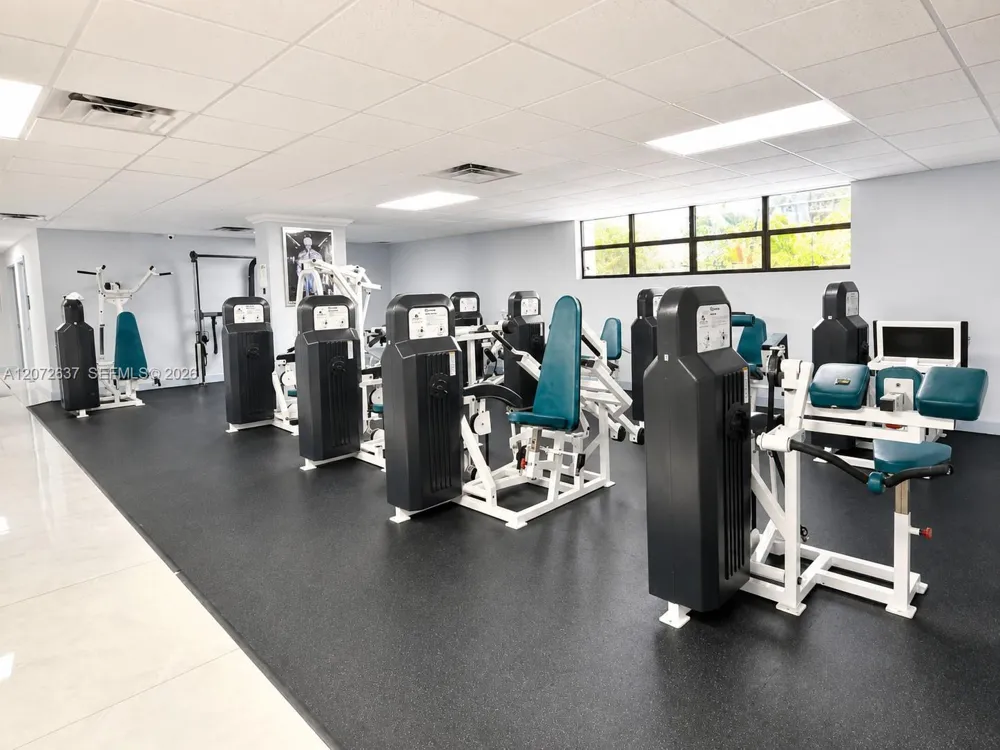 600 Parkview Dr #224 Hallandale Beach, FL 33009