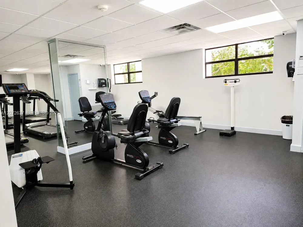 600 Parkview Dr #224 Hallandale Beach, FL 33009