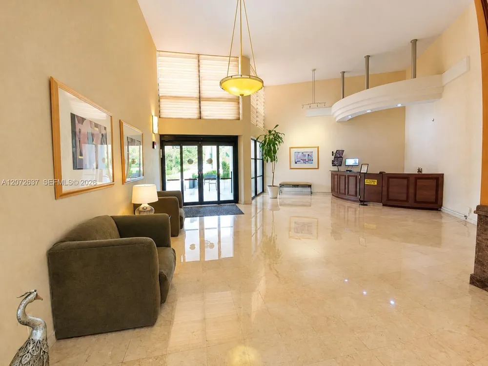 600 Parkview Dr #224 Hallandale Beach, FL 33009