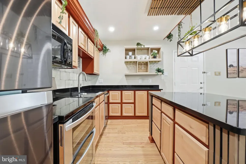 3310 WYNDHAM CIRCLE #313 Alexandria, VA 22302