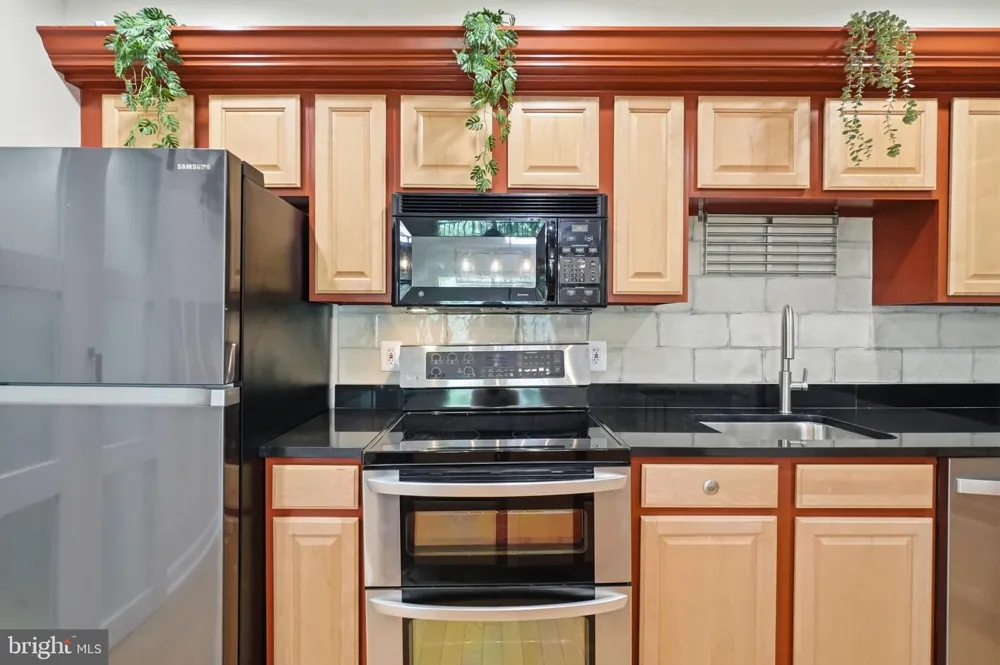 3310 WYNDHAM CIRCLE #313 Alexandria, VA 22302