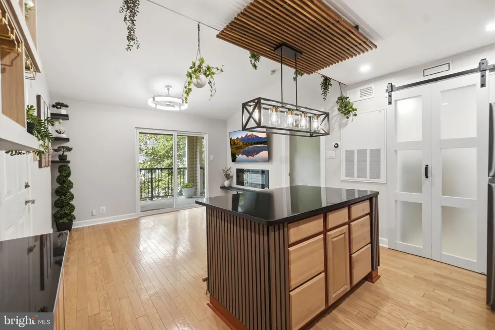 3310 WYNDHAM CIRCLE #313 Alexandria, VA 22302