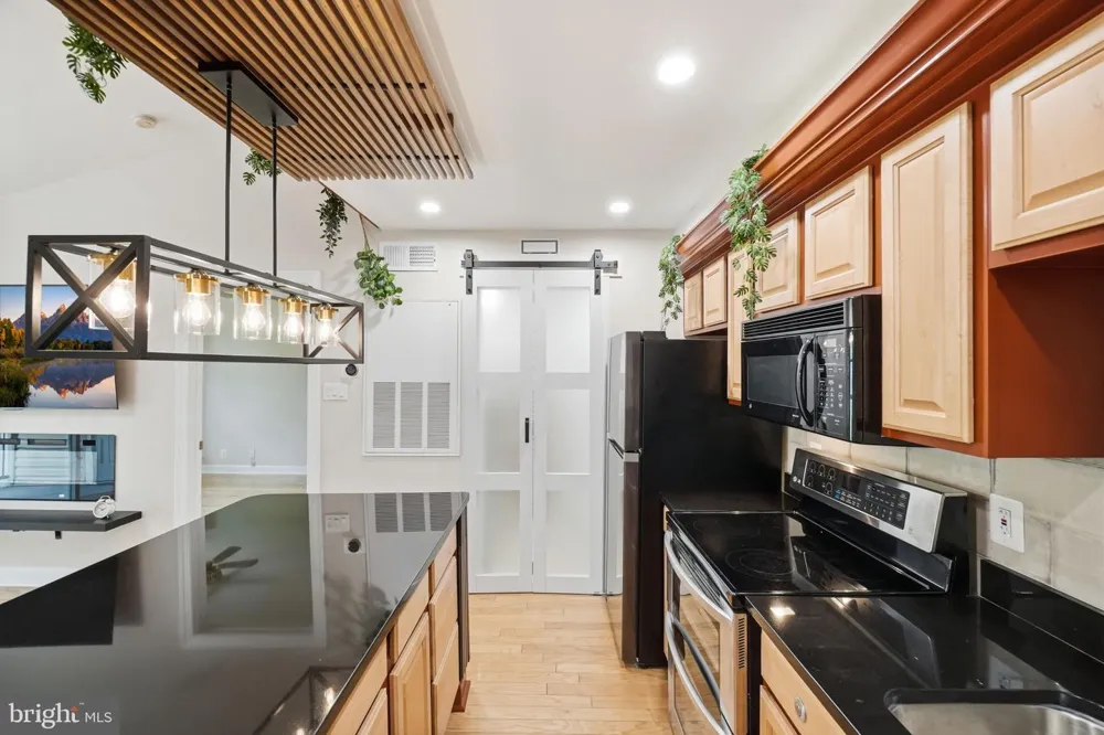 3310 WYNDHAM CIRCLE #313 Alexandria, VA 22302