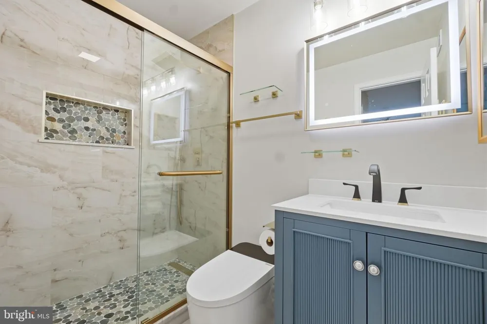3310 WYNDHAM CIRCLE #313 Alexandria, VA 22302