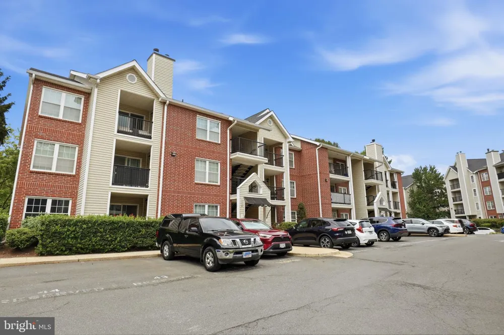 3310 WYNDHAM CIRCLE #313 Alexandria, VA 22302