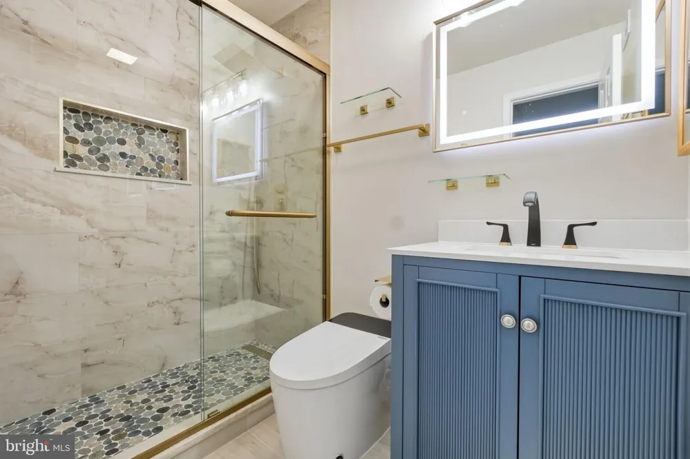 3310 WYNDHAM CIRCLE #313 Alexandria, VA 22302