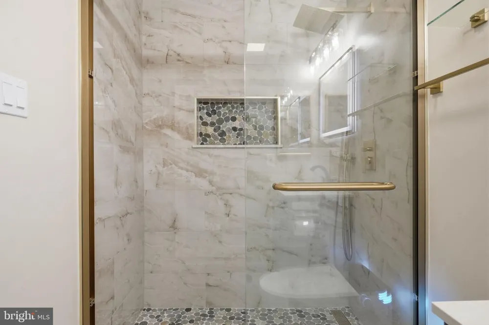 3310 WYNDHAM CIRCLE #313 Alexandria, VA 22302