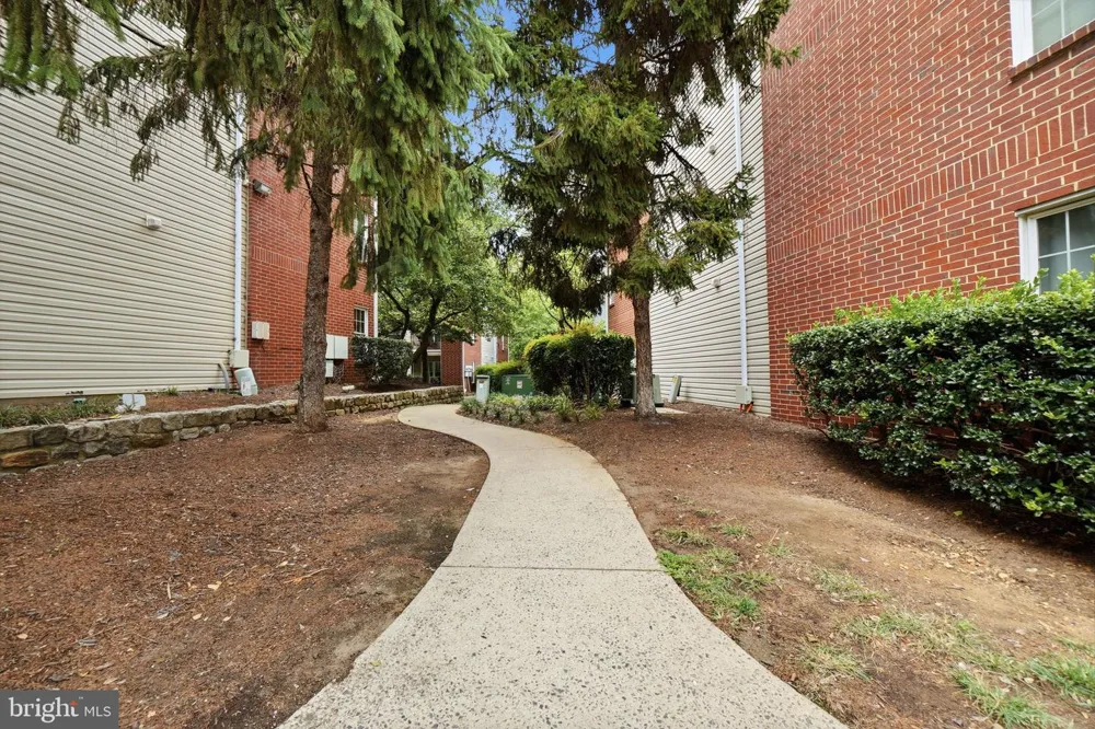 3310 WYNDHAM CIRCLE #313 Alexandria, VA 22302