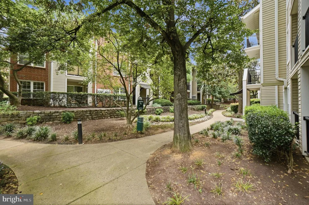 3310 WYNDHAM CIRCLE #313 Alexandria, VA 22302