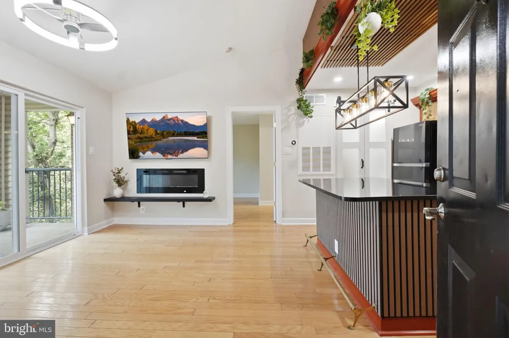 3310 WYNDHAM CIRCLE #313 Alexandria, VA 22302