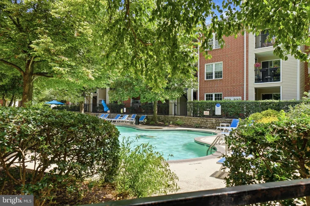 3310 WYNDHAM CIRCLE #313 Alexandria, VA 22302