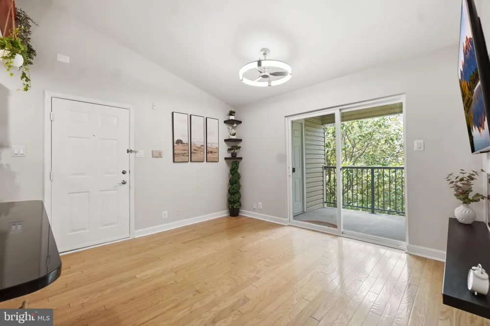 3310 WYNDHAM CIRCLE #313 Alexandria, VA 22302