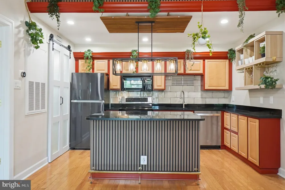 3310 WYNDHAM CIRCLE #313 Alexandria, VA 22302