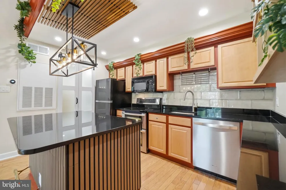 3310 WYNDHAM CIRCLE #313 Alexandria, VA 22302