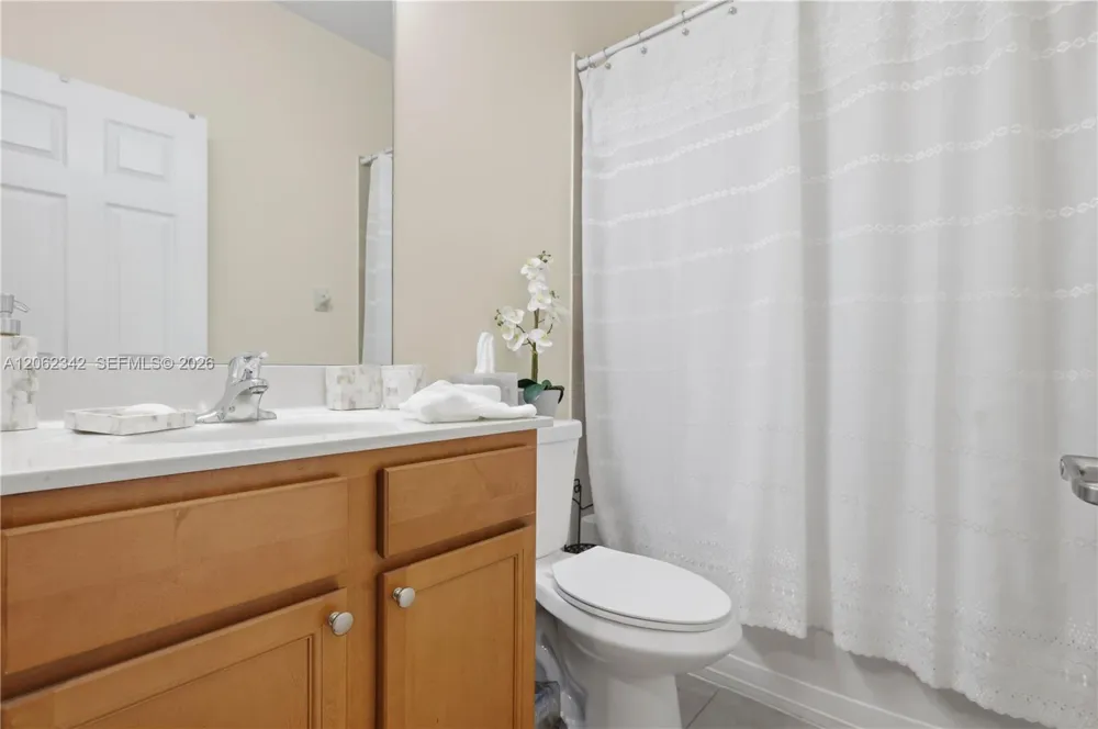9033 W 33rd Avenue Hialeah, FL 33018
