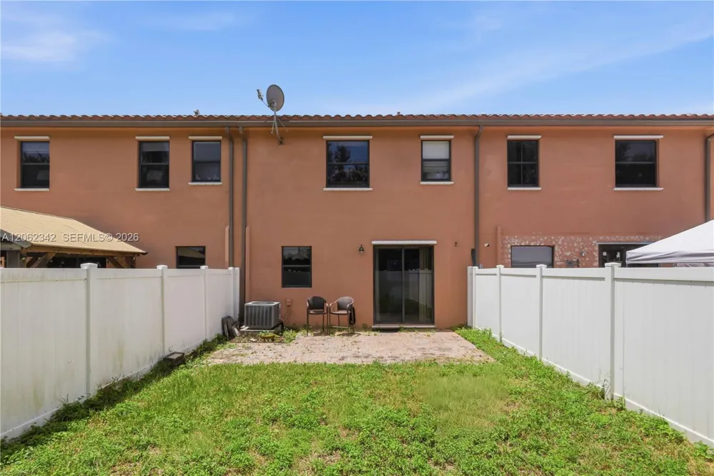9033 W 33rd Avenue Hialeah, FL 33018