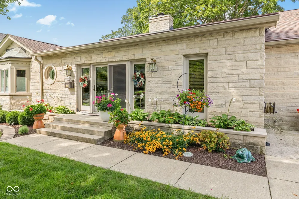 2218 Elmwood Drive Lebanon, IN 46052