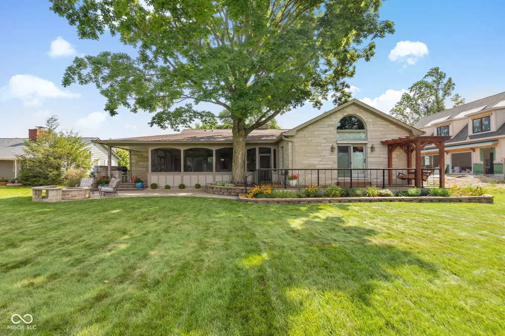 2218 Elmwood Drive Lebanon, IN 46052
