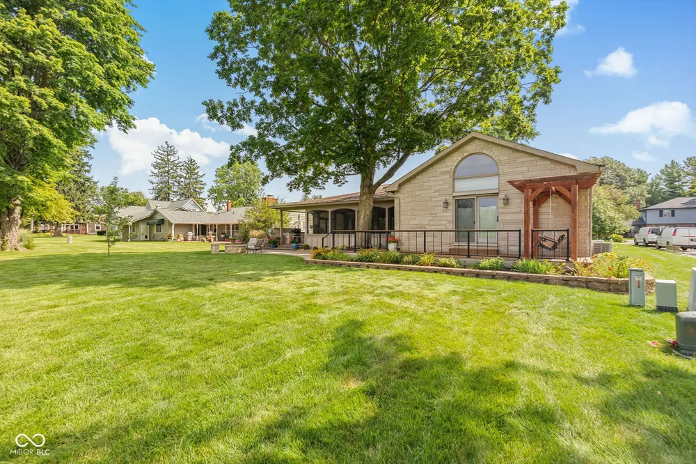 2218 Elmwood Drive Lebanon, IN 46052