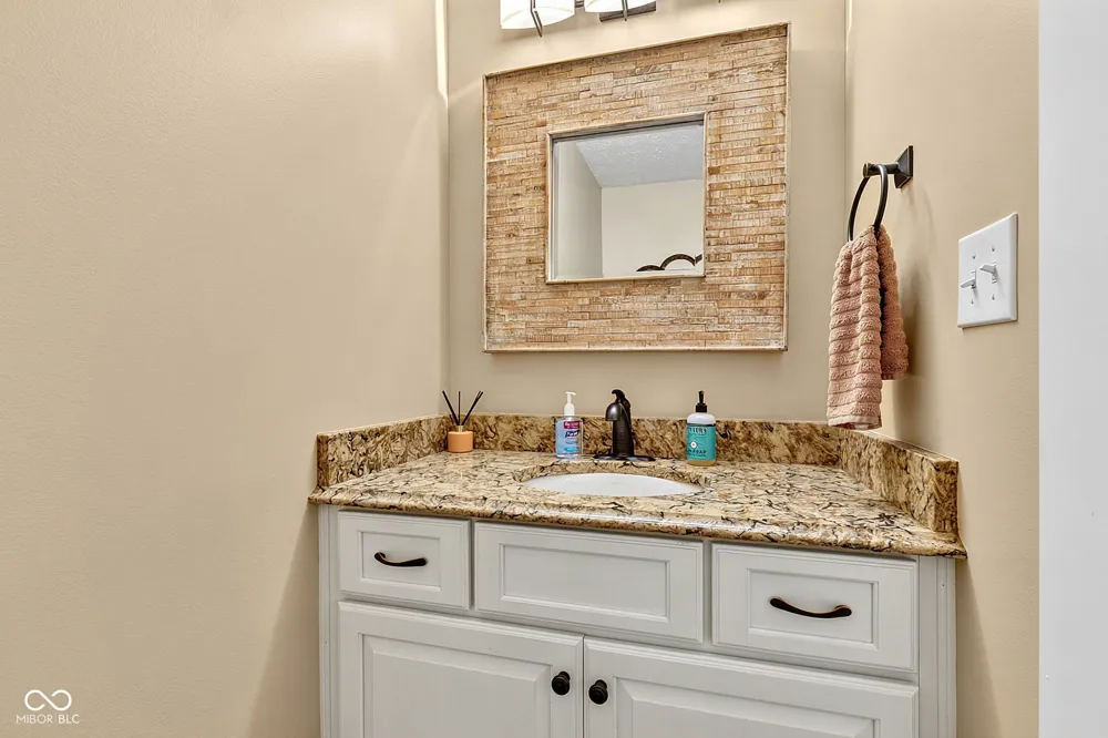 2218 Elmwood Drive Lebanon, IN 46052