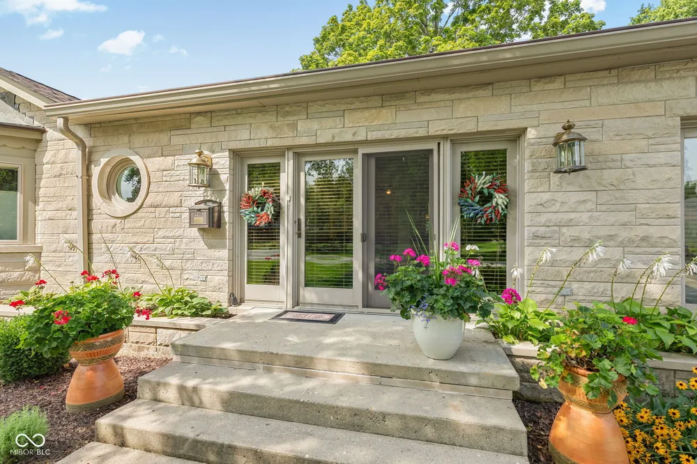 2218 Elmwood Drive Lebanon, IN 46052