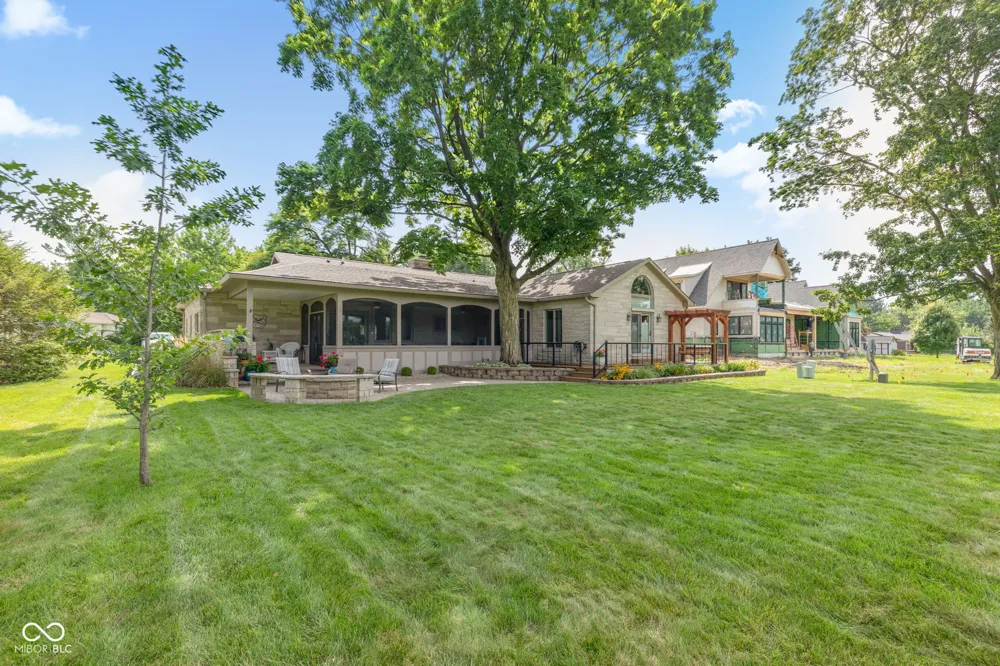 2218 Elmwood Drive Lebanon, IN 46052