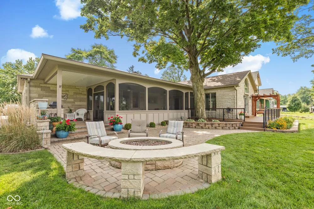 2218 Elmwood Drive Lebanon, IN 46052