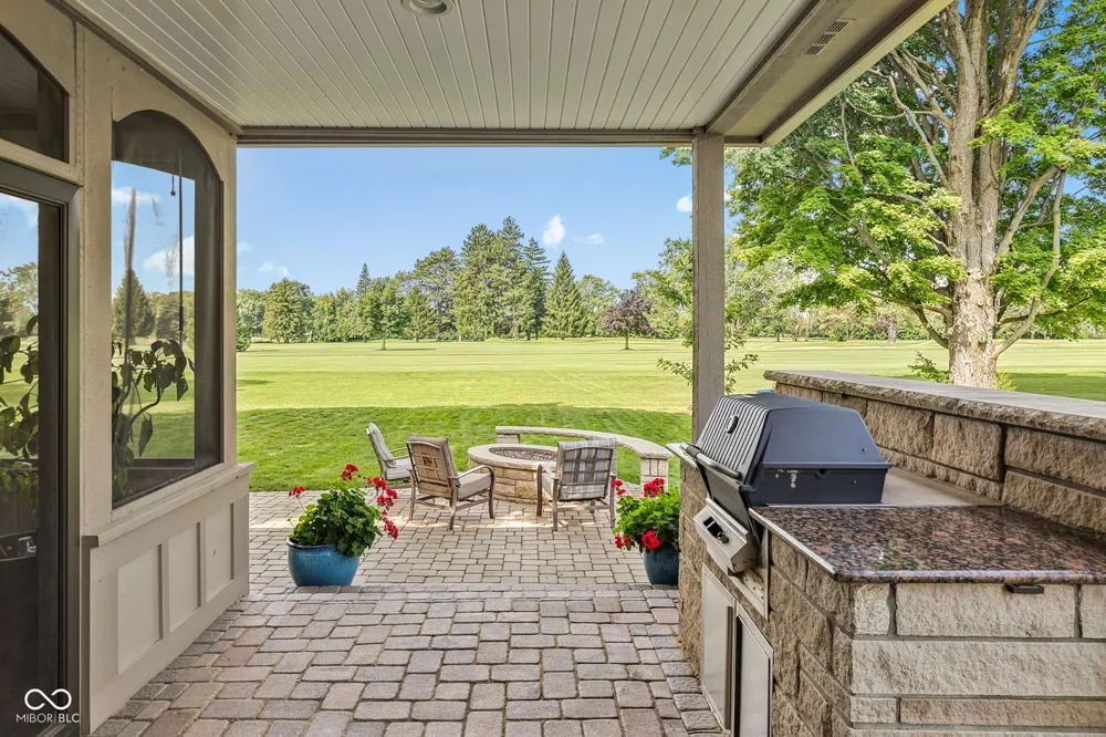 2218 Elmwood Drive Lebanon, IN 46052