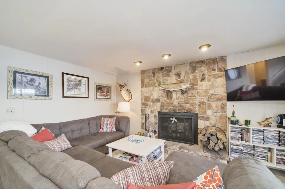 6318 E Interlochen Road Fountain, MI 49410