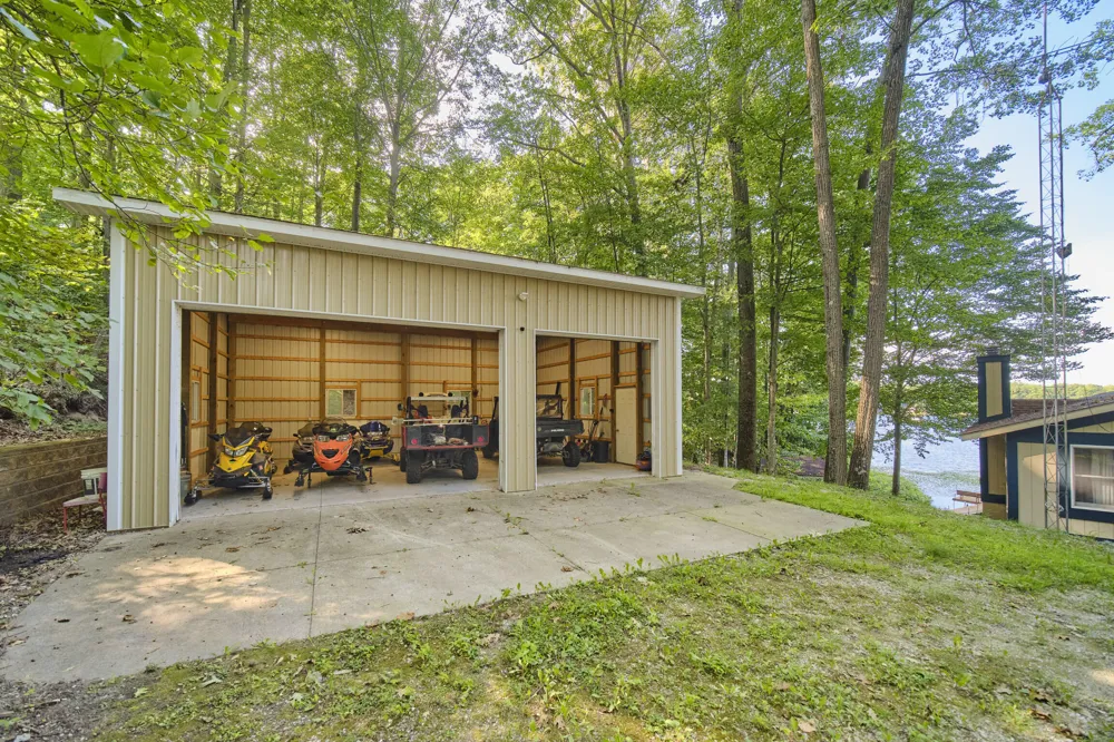 6318 E Interlochen Road Fountain, MI 49410