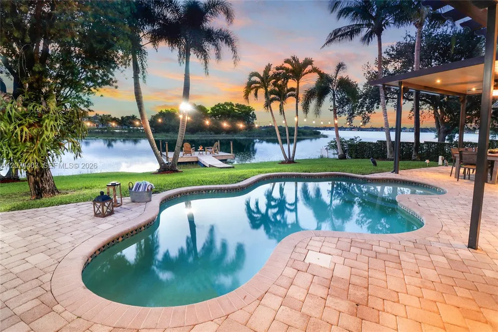 1108 NW 180th Ave Pembroke Pines, FL 33029