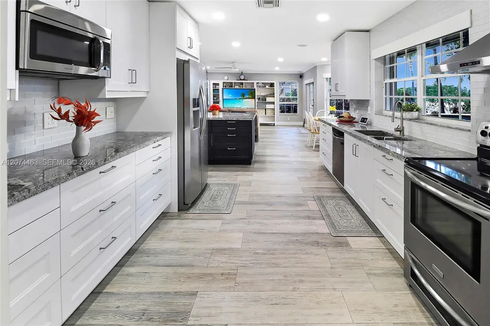 1108 NW 180th Ave Pembroke Pines, FL 33029