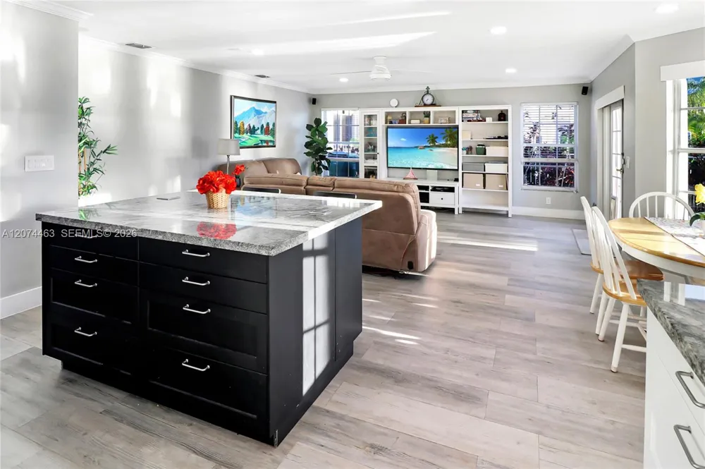 1108 NW 180th Ave Pembroke Pines, FL 33029