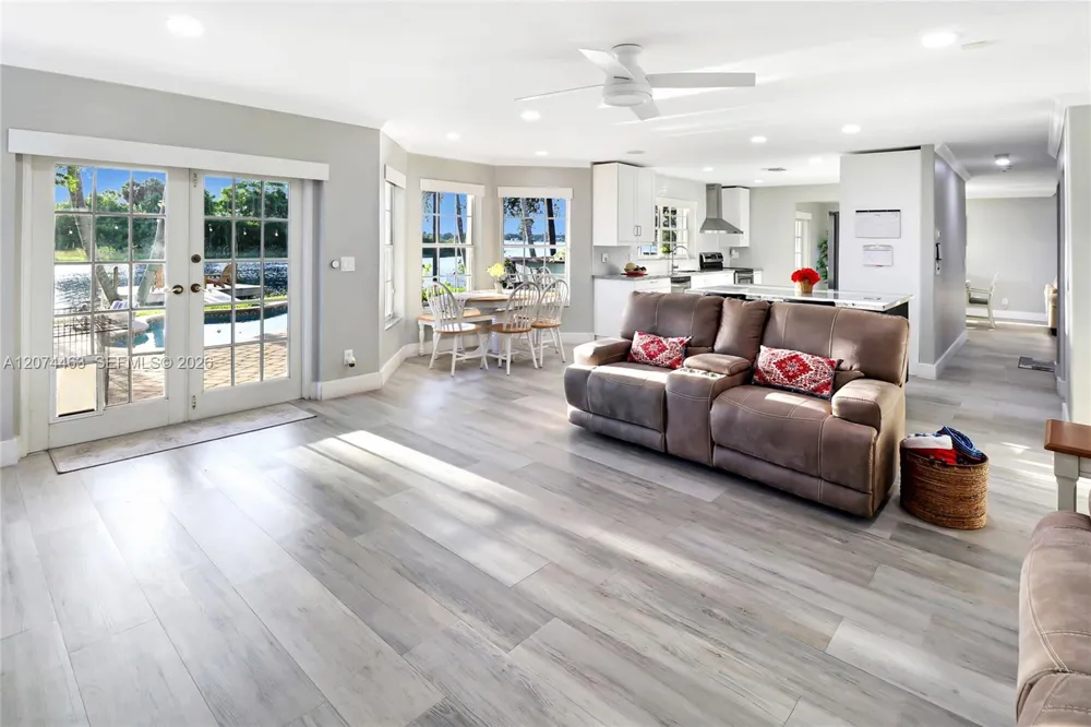 1108 NW 180th Ave Pembroke Pines, FL 33029