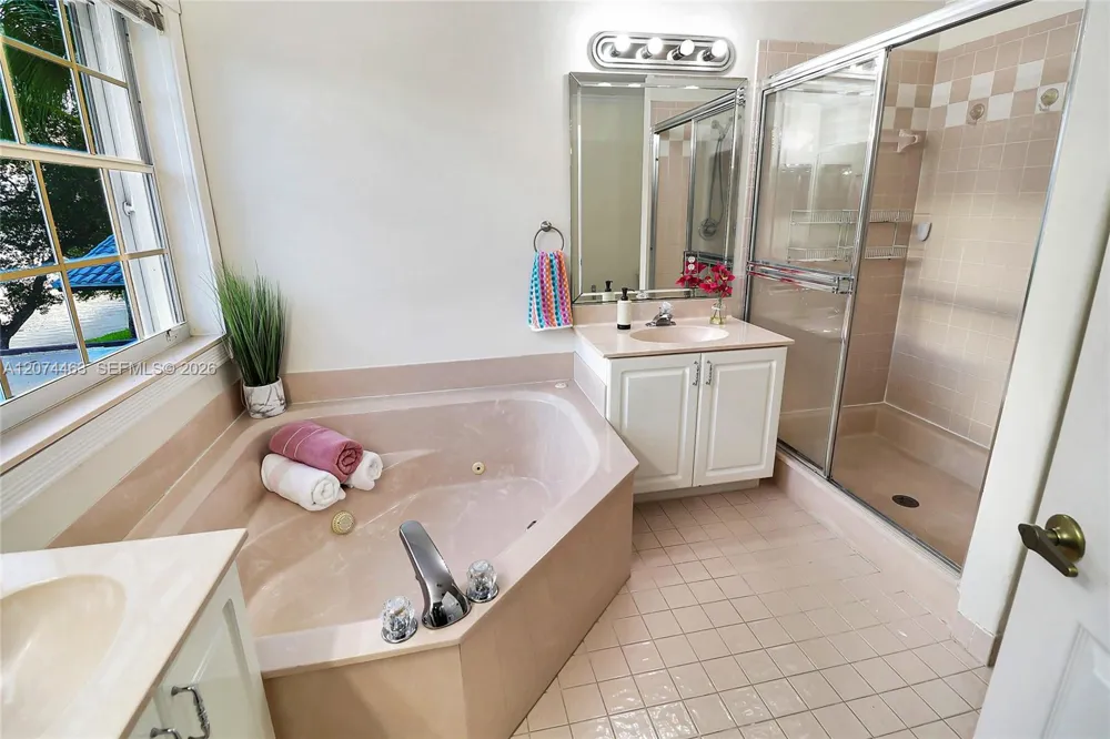 1108 NW 180th Ave Pembroke Pines, FL 33029