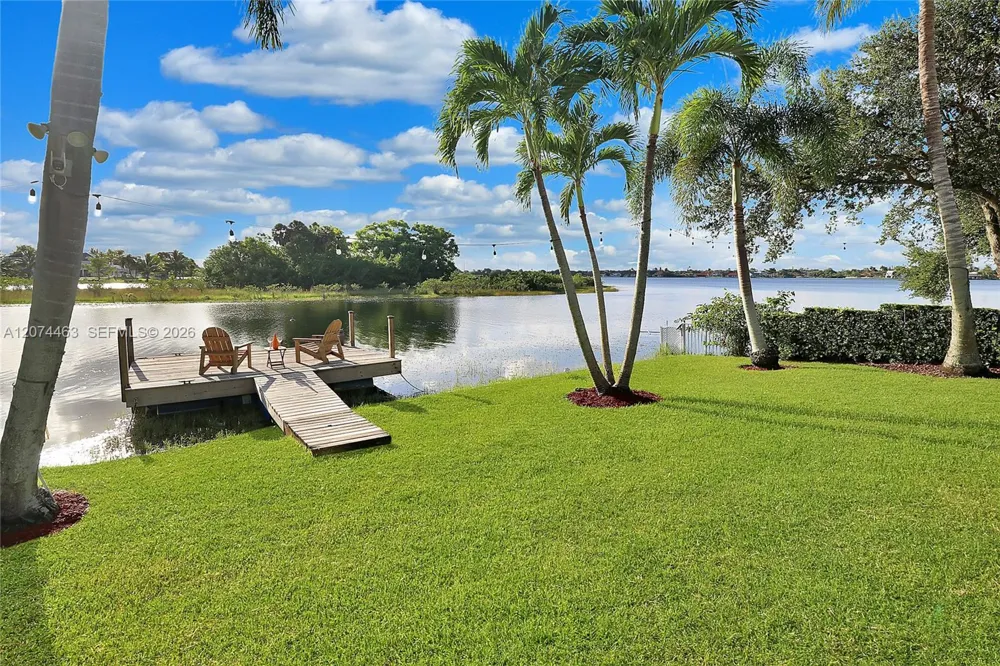 1108 NW 180th Ave Pembroke Pines, FL 33029