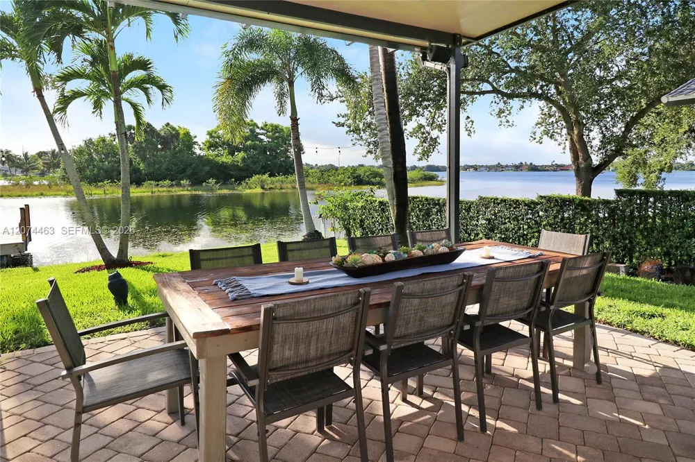 1108 NW 180th Ave Pembroke Pines, FL 33029