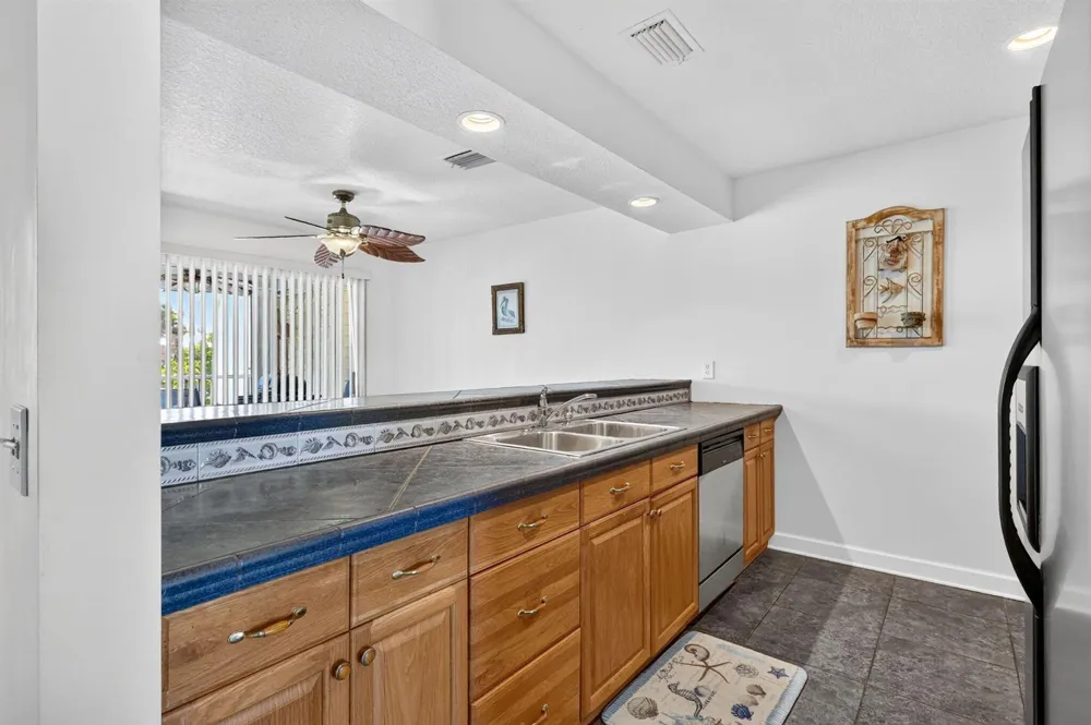 651 HERNANDO STREET Fort Pierce, FL 34949