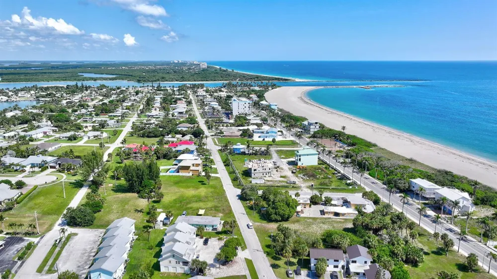 651 HERNANDO STREET Fort Pierce, FL 34949