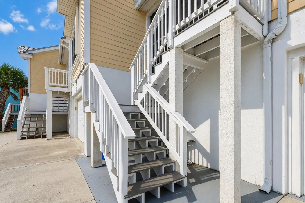 651 HERNANDO STREET Fort Pierce, FL 34949