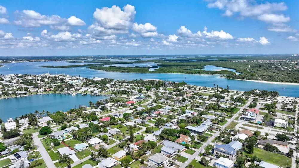651 HERNANDO STREET Fort Pierce, FL 34949