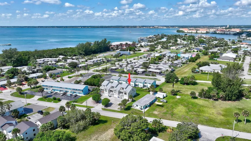 651 HERNANDO STREET Fort Pierce, FL 34949