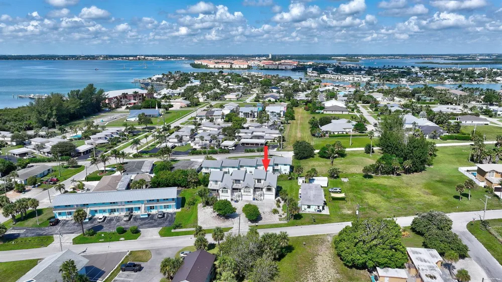 651 HERNANDO STREET Fort Pierce, FL 34949