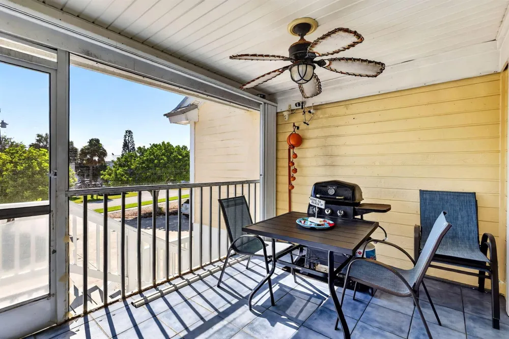 651 HERNANDO STREET Fort Pierce, FL 34949