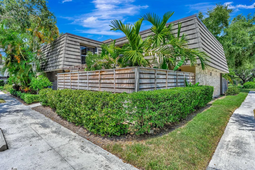 207 2nd Terrace Palm Beach Gardens, FL 33418