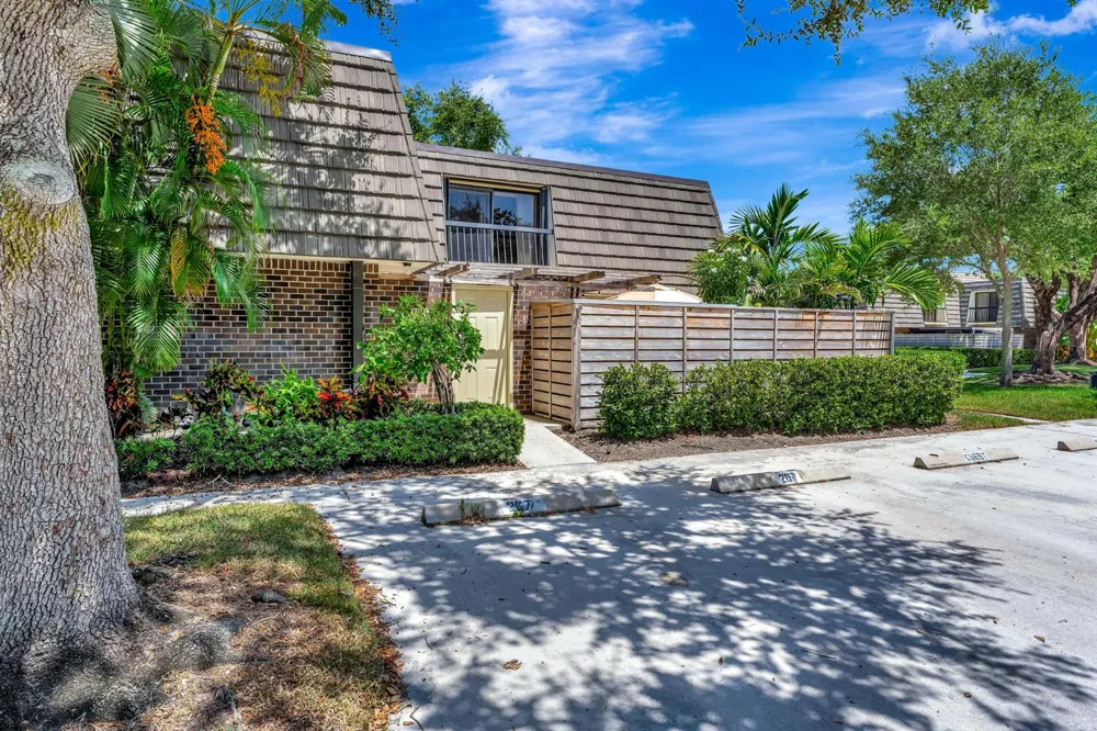 207 2nd Terrace Palm Beach Gardens, FL 33418