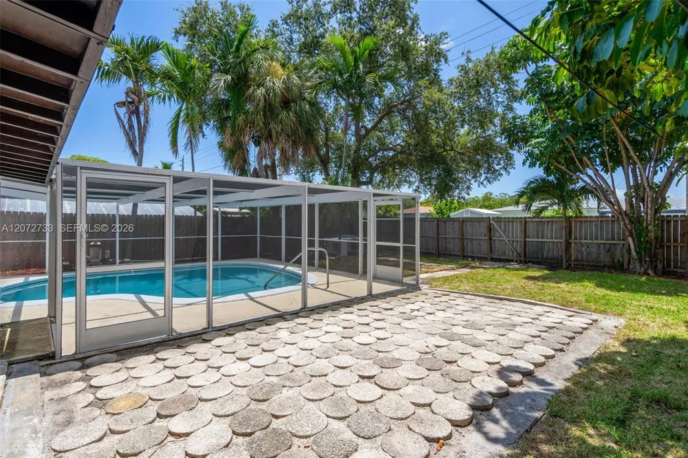 1514 NE 176th St North Miami Beach, FL 33162