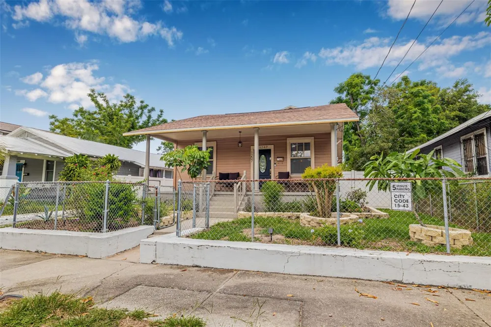 1207 E 17TH AVENUE Tampa, FL 33605