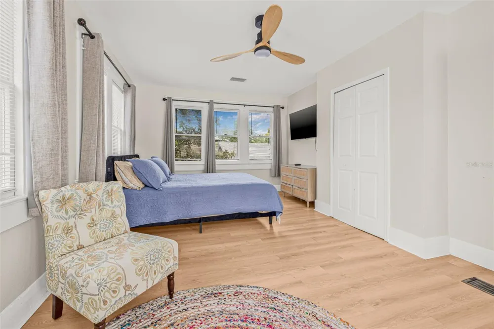 1207 E 17TH AVENUE Tampa, FL 33605